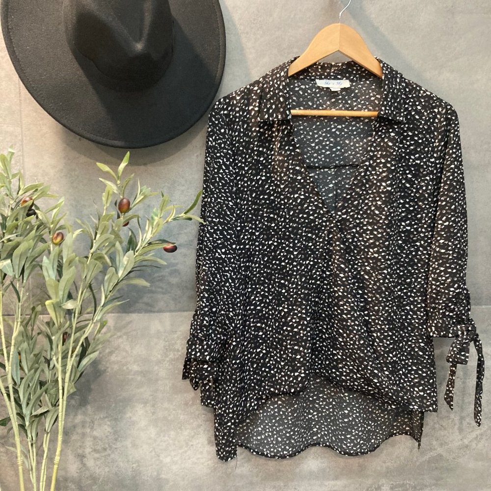 Stunning blouse she and sky size medium